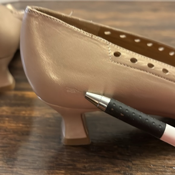 Stuart Weitzman Pearl Ivory Pumps - Size 9.5N - Picture 8 of 9